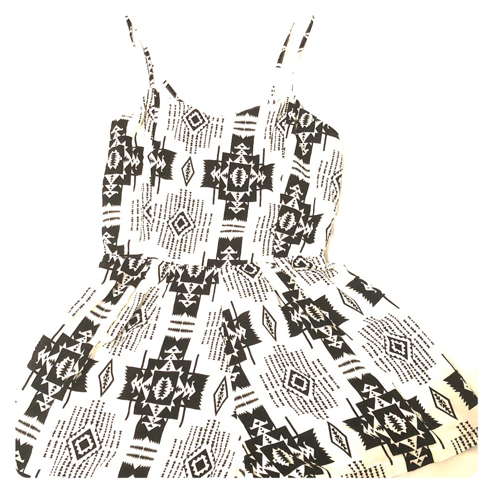 Tribal print jumper 🖤